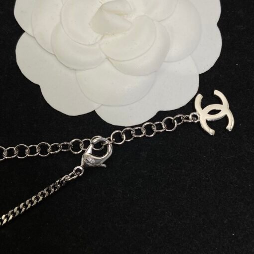 Chanel pink and black color necklace
Exquisite color matching, fashionable - Image 5