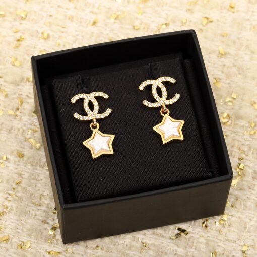 [Chanel 24c Five-pointed Star Double C Earrings] The classic double C Earrings that must be entered in each issue are consistent with ZP brass resin craftsmanship, the upper ear is simple and elegant, super versatile, and the classic fragrance powder must be entered [witness] - Image 2