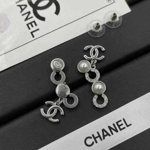 Chanel stud earrings - Image 4