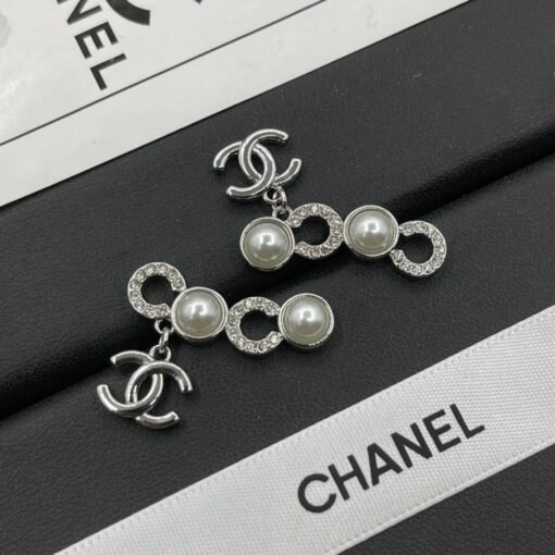 Chanel stud earrings - Image 3