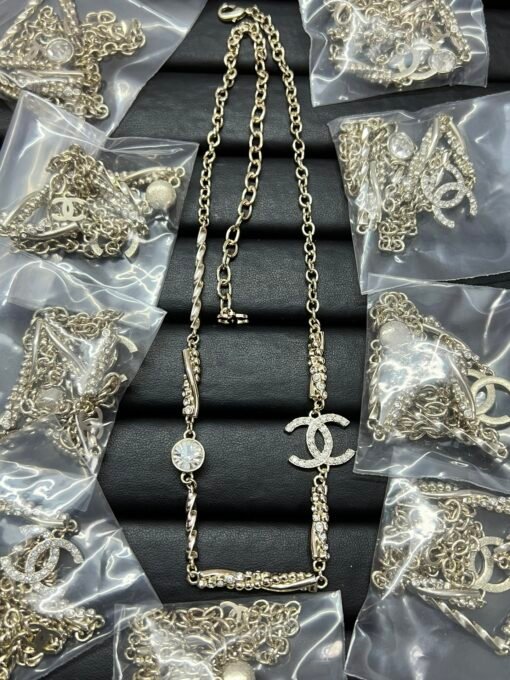 Chanel new twisted pattern twisted splicing necklace