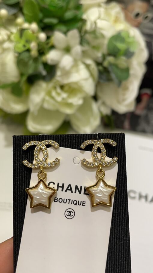New ChanelNew products today
 24C new gold rhinestone double C star stud earrings

Fully three-dimensional small stars are decorated with full diamonds under double C
Cute and lively on the top - Image 2