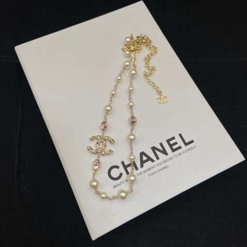 8
@Chanel Pink Crystal Double C Pearl Necklace
Wearing beautiful effortlessly - Image 4