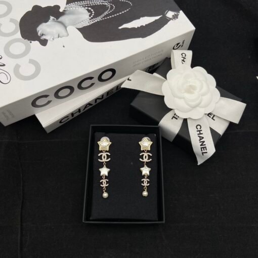 New products today
@Chanel Star Double C Tassel Earrings
Beautiful enough to suffocate, the upper ear effect is super good