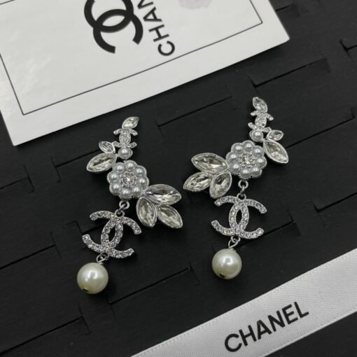 Chanel stud earrings - Image 4