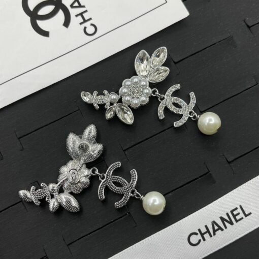 Chanel stud earrings - Image 3