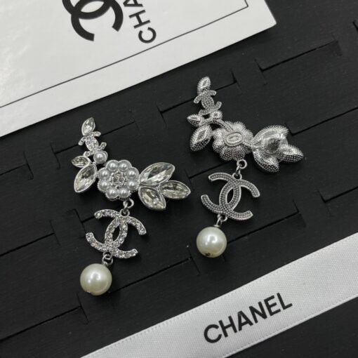 Chanel stud earrings - Image 5