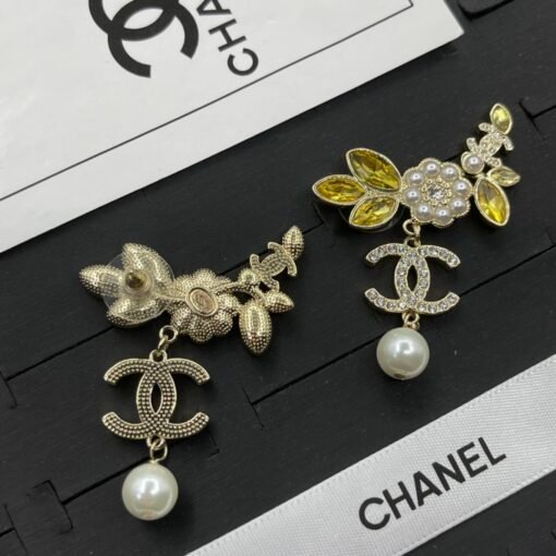 Chanel stud earrings - Image 4