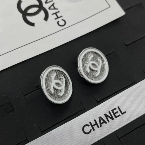 Chanel stud earrings - Image 3