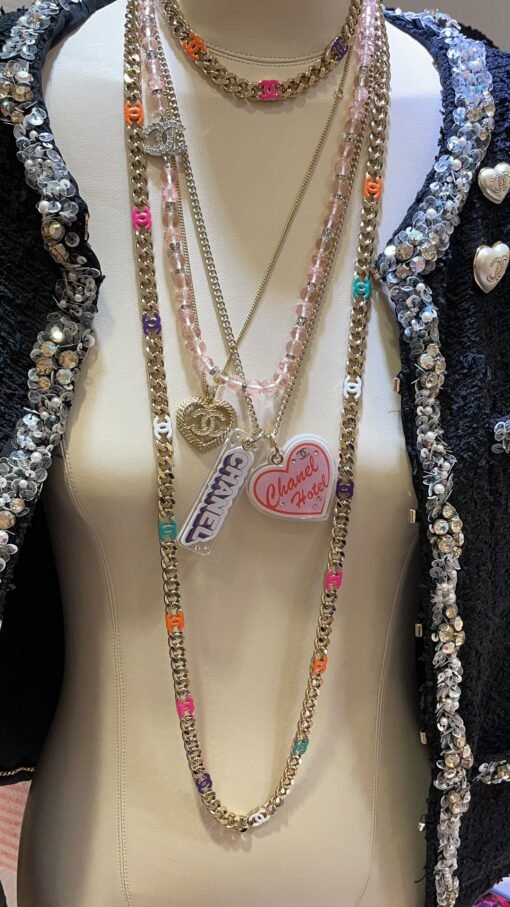 P new light gold full diamond double C hollow woven love necklace

Hollow knitted love full diamond double C is super sweet~
Light golden and gentle, suitable for everyone
At first glance, the temperament of a rich girl with a daughter can be adjusted in length
zp customization Swarlow diamond - Image 8