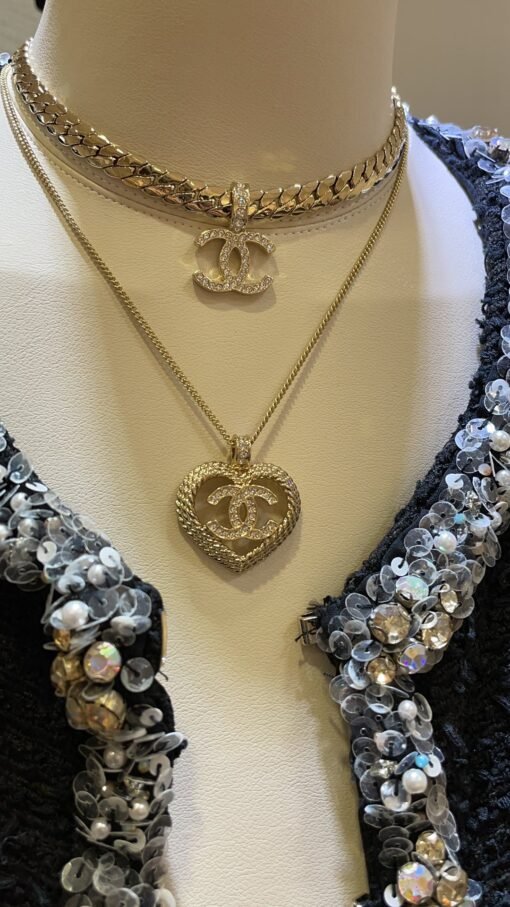 P new light gold full diamond double C hollow woven love necklace

Hollow knitted love full diamond double C is super sweet~
Light golden and gentle, suitable for everyone
At first glance, the temperament of a rich girl with a daughter can be adjusted in length
zp customization Swarlow diamond - Image 6