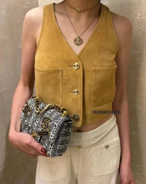 P new light gold full diamond double C hollow woven love necklace

Hollow knitted love full diamond double C is super sweet~
Light golden and gentle, suitable for everyone
At first glance, the temperament of a rich girl with a daughter can be adjusted in length
zp customization Swarlow diamond - Image 9