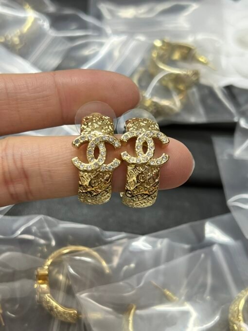 Chanel new golden letter double c earrings - Image 4