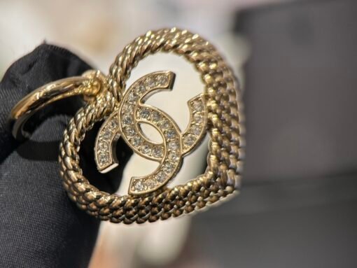 Chanel  24P earring series is here!
Chanel hollow woven love earrings
Earrings - 图片 7