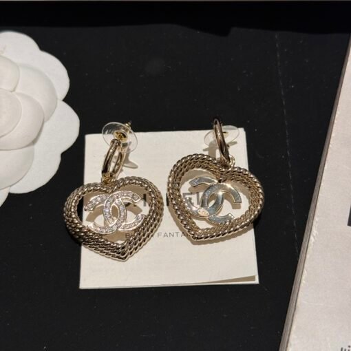 Chanel  24P earring series is here!
Chanel hollow woven love earrings
Earrings - 图片 8