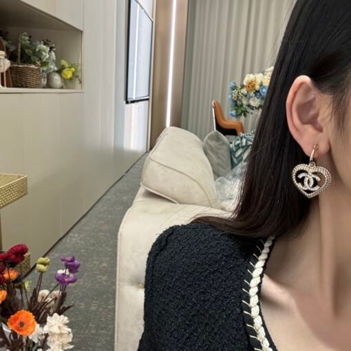 Chanel  24P earring series is here!
Chanel hollow woven love earrings
Earrings - 图片 2