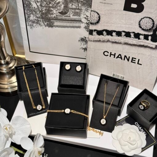anel black and white enamel set
Fragrant 24 early spring new style
Necklace/bracelet/ring/earing - Image 2