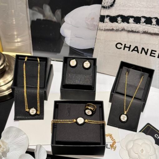 anel black and white enamel set
Fragrant 24 early spring new style
Necklace/bracelet/ring/earing - Image 8