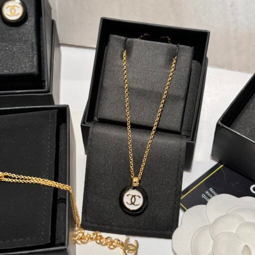 anel black and white enamel set
Fragrant 24 early spring new style
Necklace/bracelet/ring/earing - Image 4