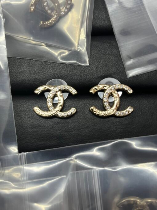 Chanel new letter edge diamond double C earrings