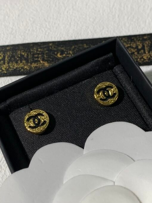 New style sharing
  Small round earrings
At first glance, suitable for stacking
Unit price is not high, showing a gentle temperament
Full fit score - Image 5
