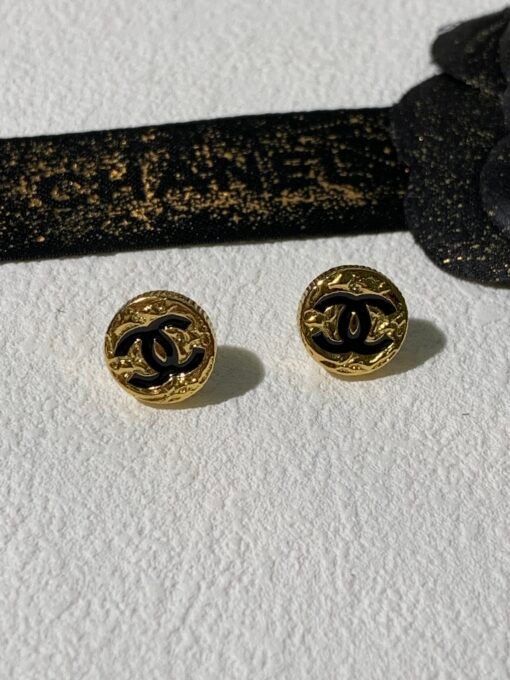 New style sharing
  Small round earrings
At first glance, suitable for stacking
Unit price is not high, showing a gentle temperament
Full fit score - Image 3