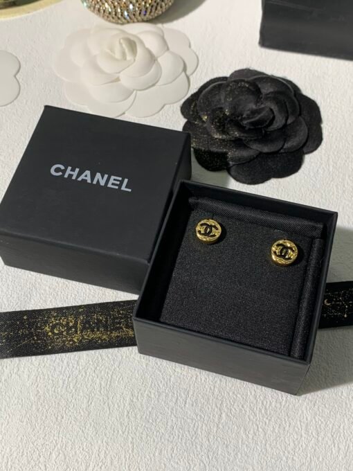 New style sharing
  Small round earrings
At first glance, suitable for stacking
Unit price is not high, showing a gentle temperament
Full fit score - Image 6