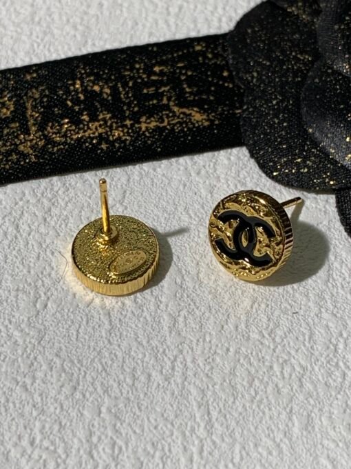 New style sharing
  Small round earrings
At first glance, suitable for stacking
Unit price is not high, showing a gentle temperament
Full fit score - Image 2