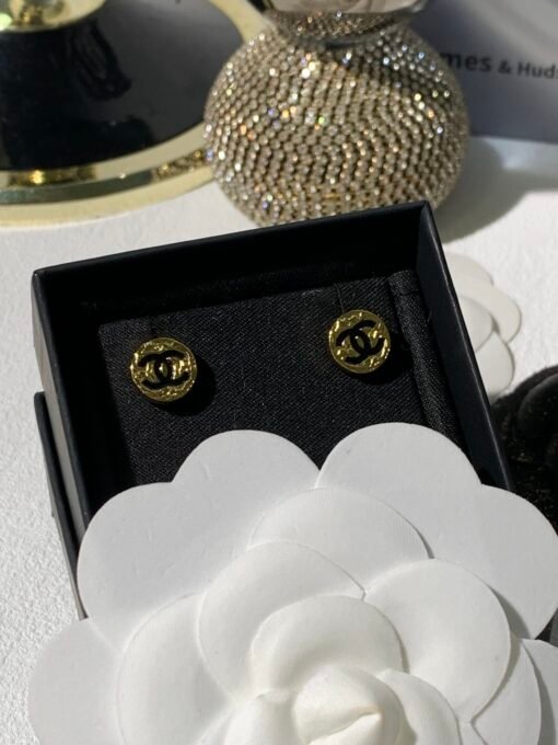 New style sharing
  Small round earrings
At first glance, suitable for stacking
Unit price is not high, showing a gentle temperament
Full fit score - Image 4