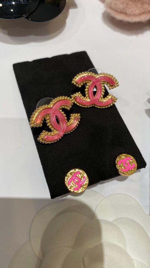 ew style sharing
  Girls' heart pink earrings
Beauty is on the top of the heart
Pink acrylic and gold beads
Reaping a lot of money, Madam is so beautiful! - Image 2