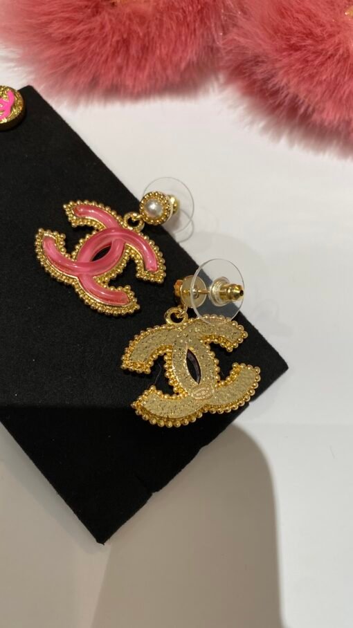 ew style sharing
  Girls' heart pink earrings
Beauty is on the top of the heart
Pink acrylic and gold beads
Reaping a lot of money, Madam is so beautiful! - Image 6