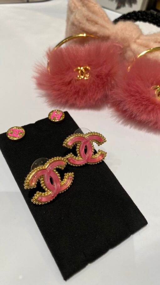 ew style sharing
  Girls' heart pink earrings
Beauty is on the top of the heart
Pink acrylic and gold beads
Reaping a lot of money, Madam is so beautiful! - Image 4