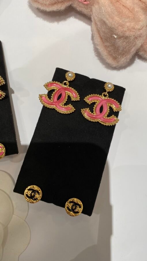 ew style sharing
  Girls' heart pink earrings
Beauty is on the top of the heart
Pink acrylic and gold beads
Reaping a lot of money, Madam is so beautiful! - Image 3