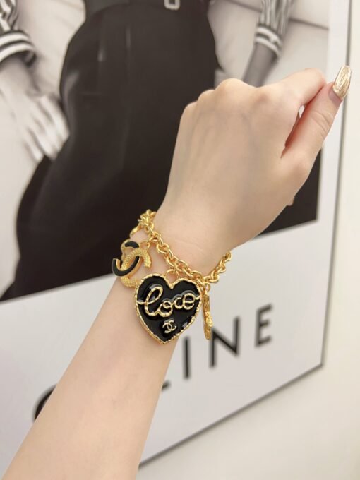 CHANE new Chanel 24p Peach Heart Four-leaf Crust Enamel Multi-element Bracelet Necklace Set