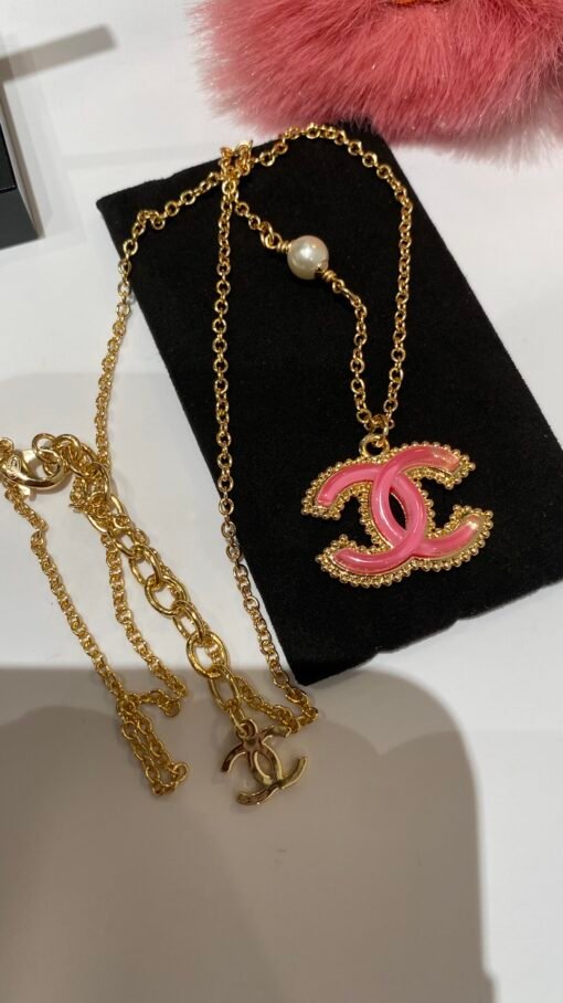 New style sharing】
  Girls' heart pink necklace
Beauty is on the top of the heart
Pink acrylic and gold beads
Reaping a lot of money, Madam is so beautiful! - Image 5