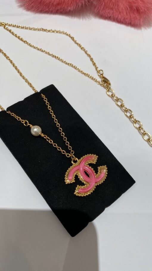 New style sharing】
  Girls' heart pink necklace
Beauty is on the top of the heart
Pink acrylic and gold beads
Reaping a lot of money, Madam is so beautiful! - Image 8
