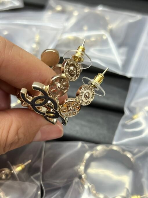 Chanel new double C-spoke round letter earrings - Image 3
