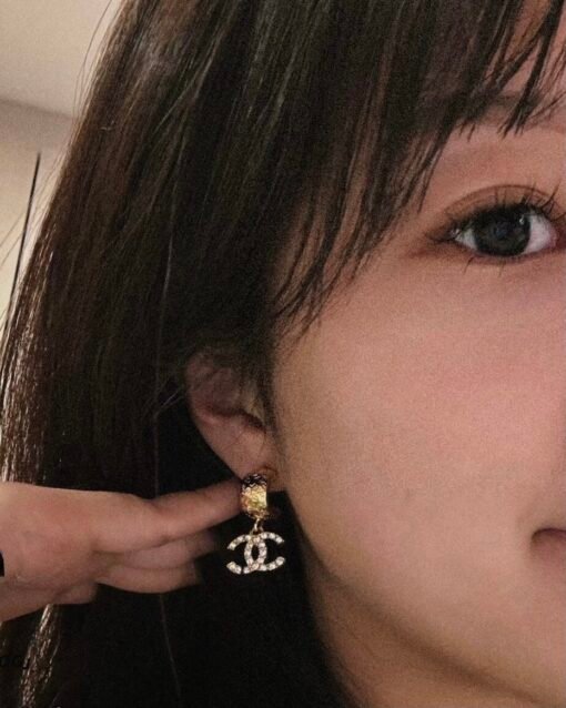 CHANE Chanel 24p new embossed semicircle pendant letter earrings - Image 6