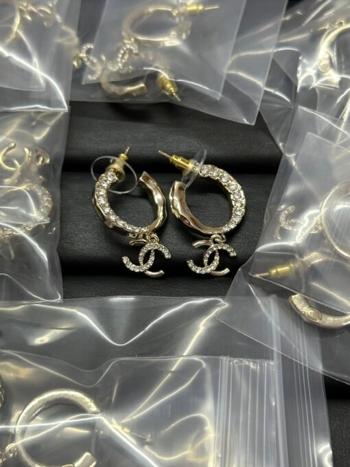 Chanel new half-diamond earrings