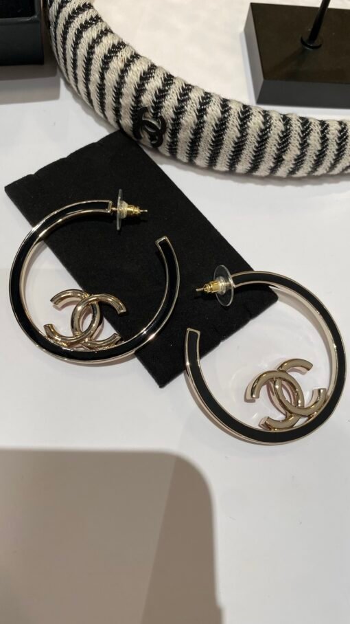 New style sharing
  Big red and black enamel earrings
Double-sided wearable, full of retro feel
Beautiful indescribable, with illusions from the 1980s - Image 8