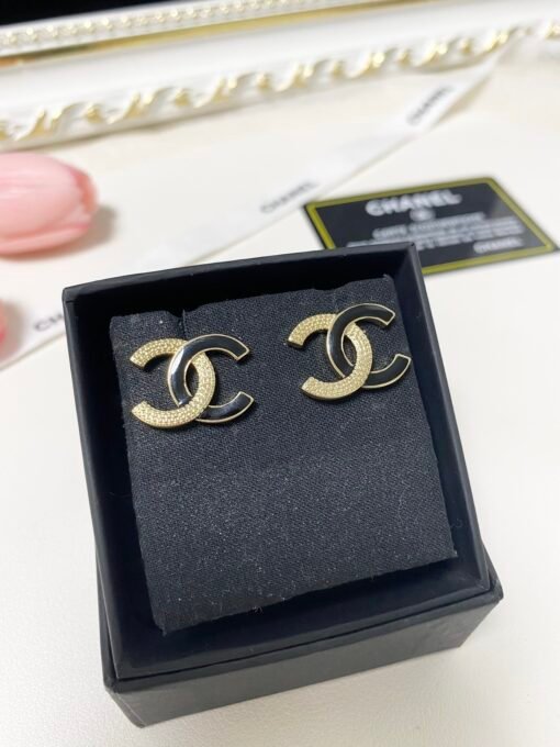 Chanel new style, enamel, black and gold color combination, double C stud earrings, simple
Diameter New Chanelcm