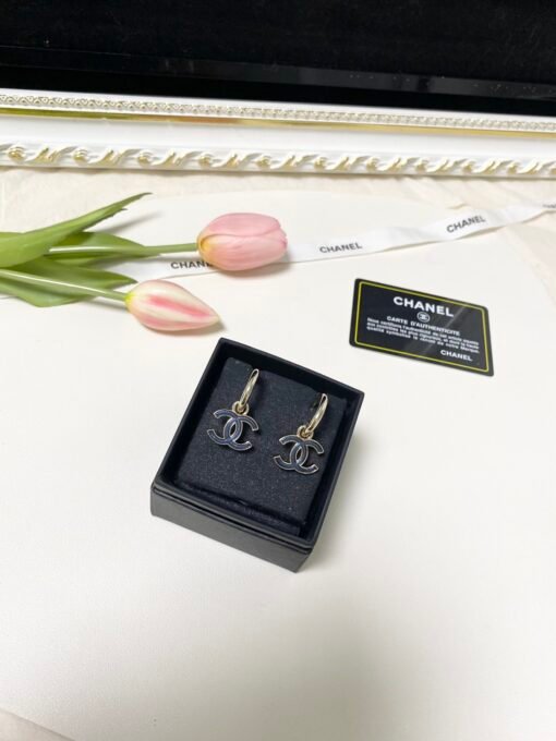 Chanel new style, enamel craft, denim blue, ear hook style, earrings
Dimensions: Width 1.New ChanelHeight 3.2㎝ - Image 6