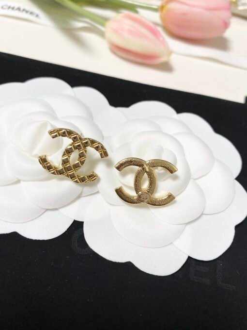 Chanel new style diamond pattern double C stud earrings
Dimensions: Width 2, Height 1.6㎝ - Image 6