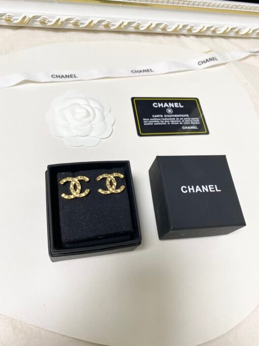 Chanel new style diamond pattern double C stud earrings
Dimensions: Width 2, Height 1.6㎝ - Image 4