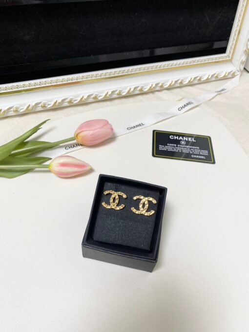 Chanel new style diamond pattern double C stud earrings
Dimensions: Width 2, Height 1.6㎝ - Image 3
