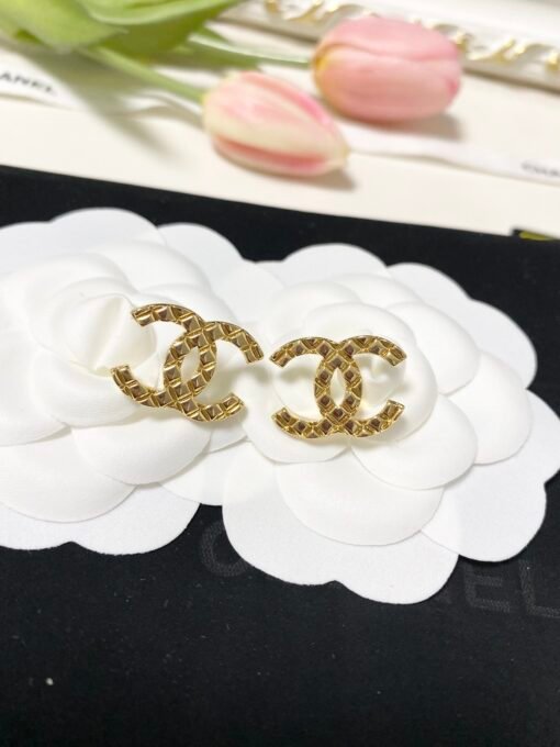 Chanel new style diamond pattern double C stud earrings
Dimensions: Width 2, Height 1.6㎝ - Image 5