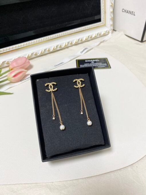 Chanel new style diamond-shaped double C long chain earrings
Dimensions: 1.6 width, 6.㎝ - Image 4