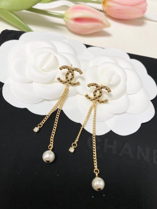 Chanel new style diamond-shaped double C long chain earrings
Dimensions: 1.6 width, 6.㎝ - Image 2