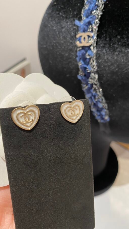 New style sharing
@ Little Love Enamel Earrings
A whole gentle and elegant look
The size is just right, very recommended for daily life - Image 8