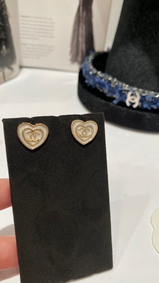 New style sharing
@ Little Love Enamel Earrings
A whole gentle and elegant look
The size is just right, very recommended for daily life